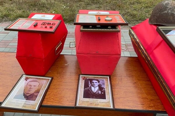 Передача останков. Фото «Союз поисковых отрядов Украины»