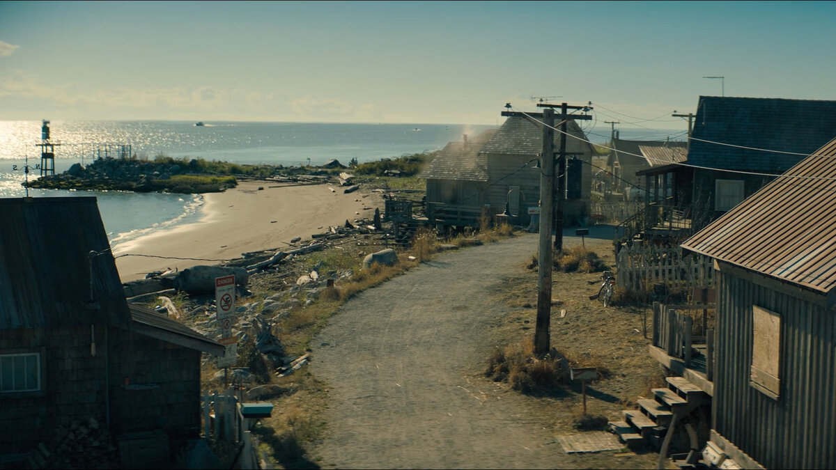 Кадр из телесериала "Полуночная месса"