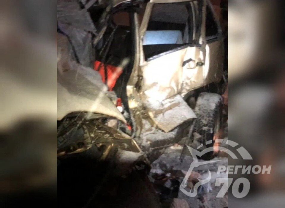    При столкновении погиб водитель легкового автомобиля. Фото: Telegram-канал "Регион-70"