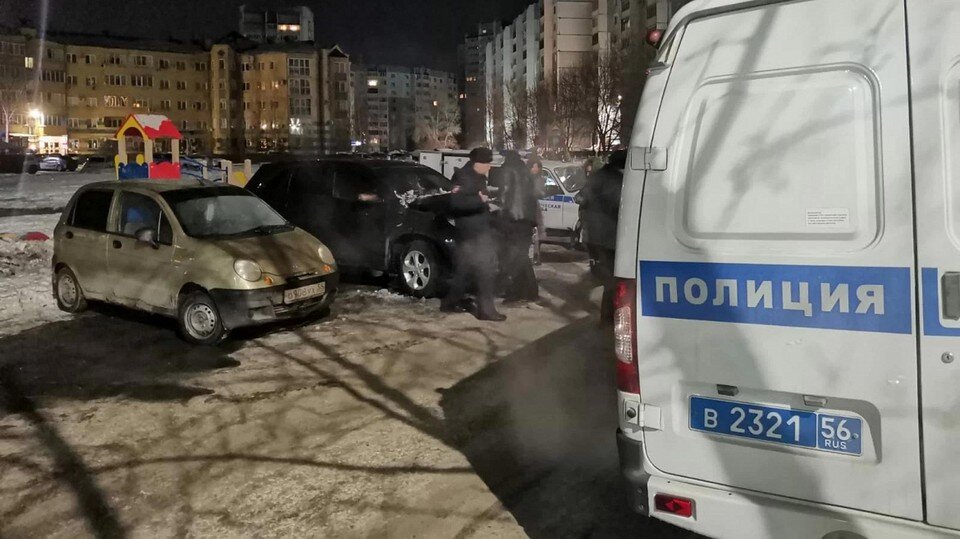     Мужчина сжег автомобиль прямо на парковке, на глазах у его хозяина  УМВД России по Оренбургской области