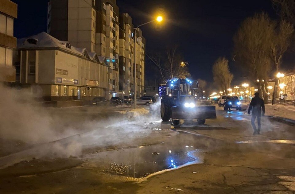    После порыва кипяток хлынул на улицы города  Администрация Южно-Сахалинска