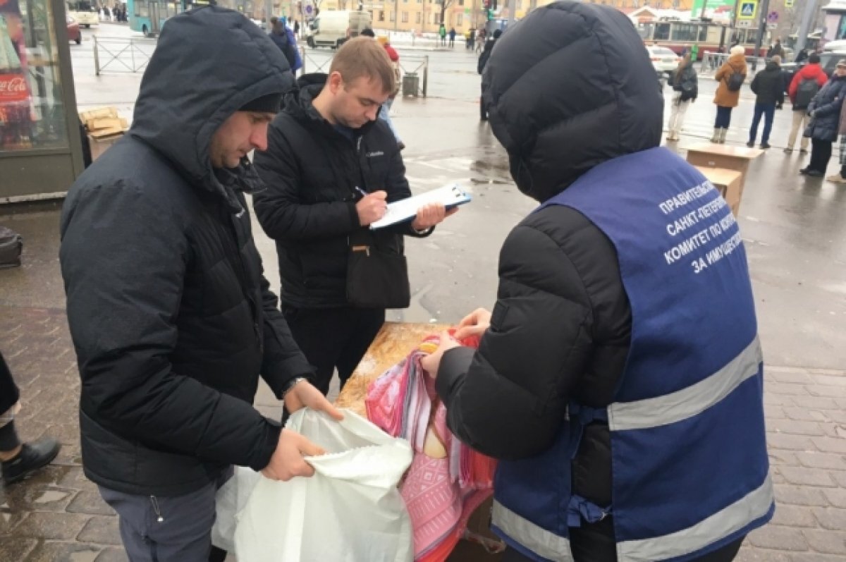    В Петербурге прикрыли 20 незаконных ларьков