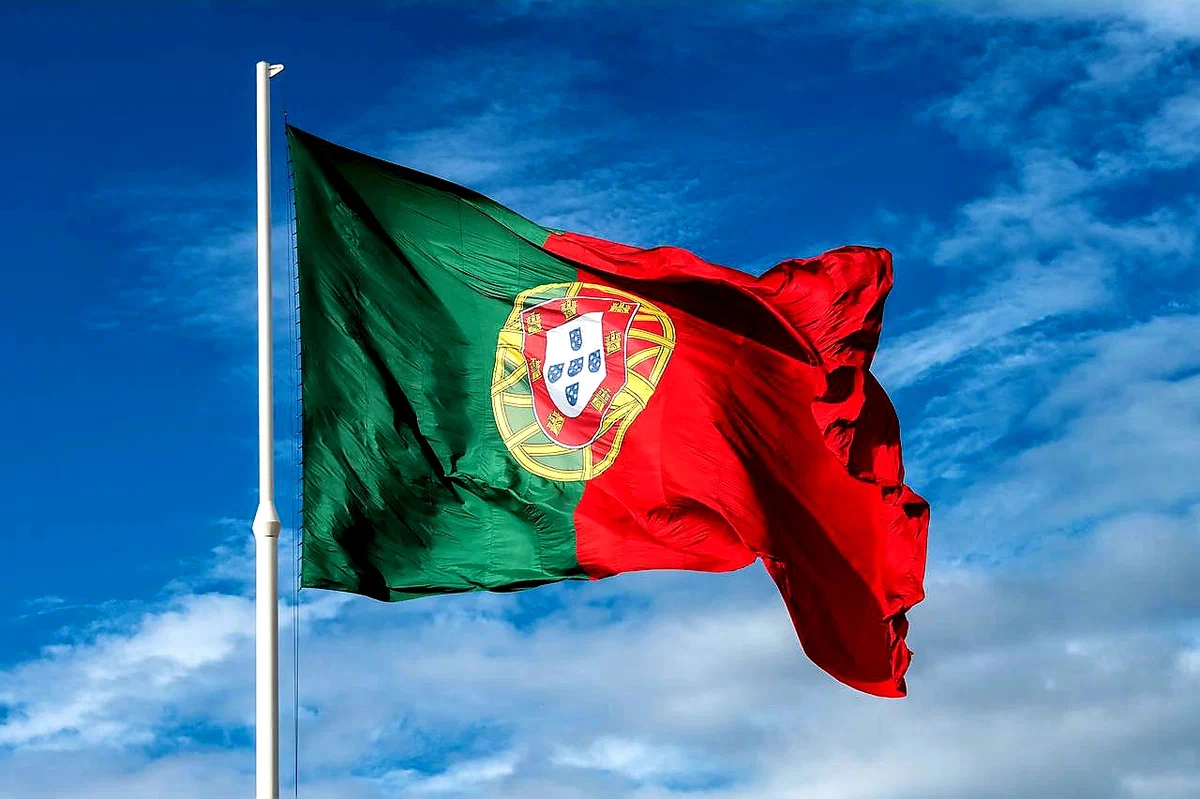 Португальский государственный страны. Национальный флаг Португалии. Флажок Португалии. Portugaliya флаг. День Республики в Португалии.