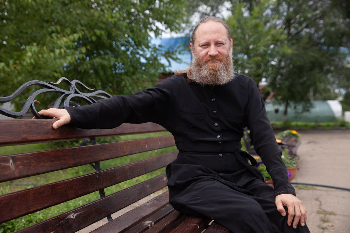 Сбор пожертвований на замену куполов инициировал настоятель храма отец Андрей Букреев, предварительно изучив предложение на рынке храмостроения. Фото: Владимир Воропаев