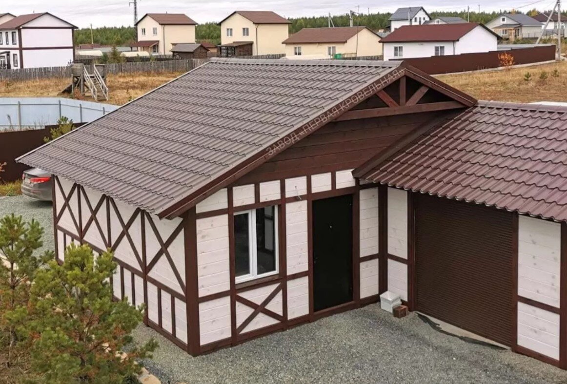 Металлочерепица Монтеррей RAL8017, шоколад