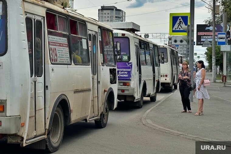    В Кургане сделали автобусную остановку неудобной для маломобильных горожан