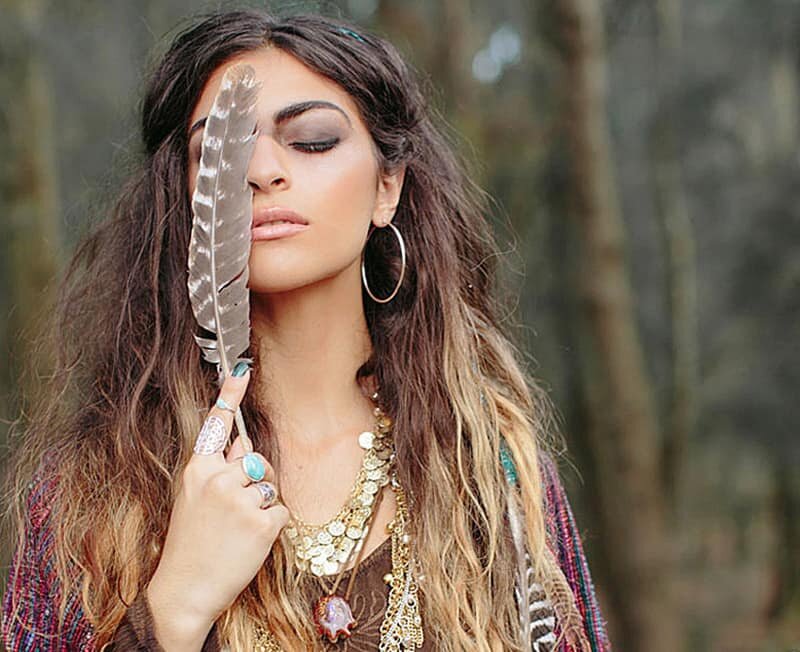 Название стиль получил благодаря цыганам, пришедшим во Францию из Болгарии