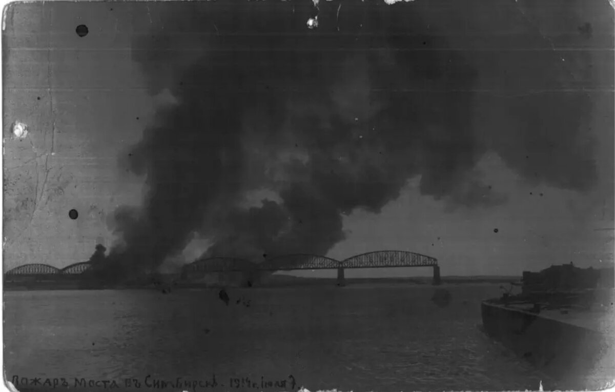 Взрыв исполинов на пересечении рек пала икона. Пожар под мостом.