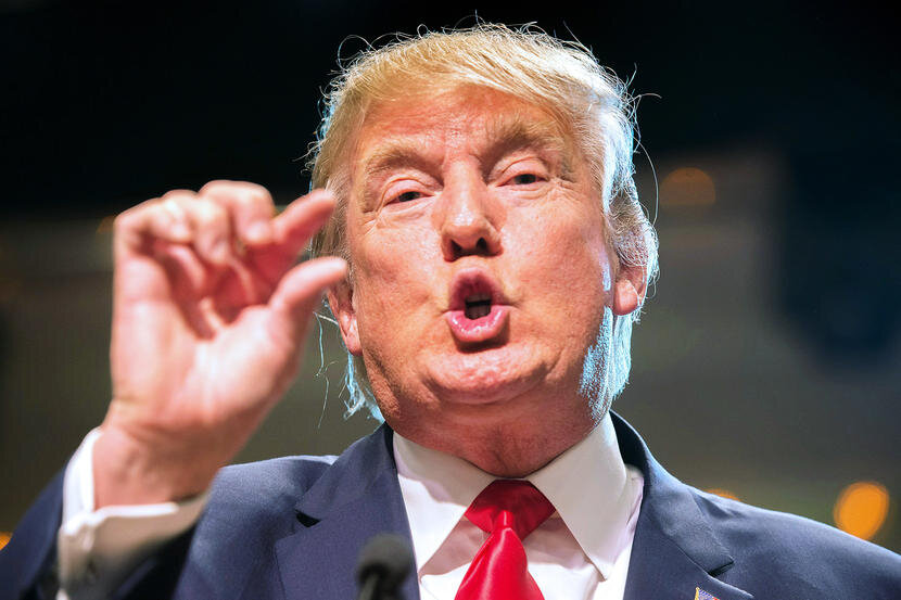 Трамп любит меряться пипис...ой пардон размерами ядерных кнопок,на фото господин Трамп показывает какого размера ядерная кнопка у Северо Корейского лидера товарища Ына!