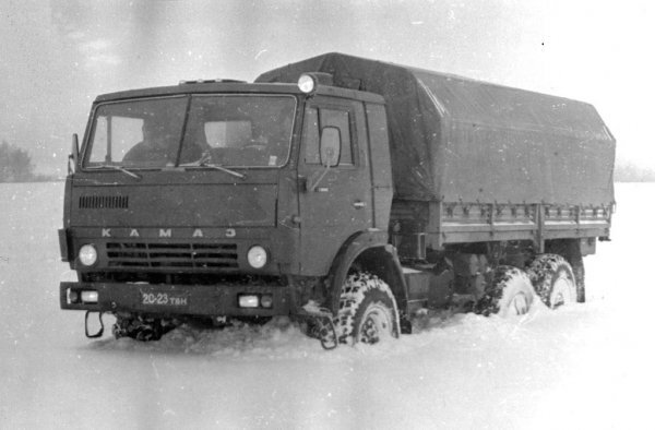   Этот грузовик, активно использовался в Советской армии и народном хозяйстве.