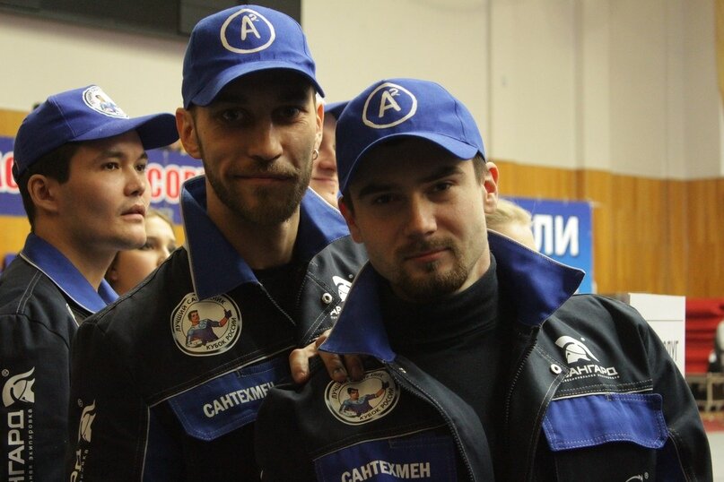 Андрей Швецов (слева)