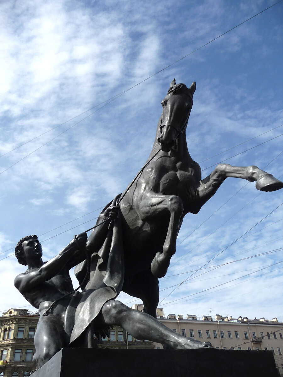 Аничков мост в Санкт-Петербурге кони