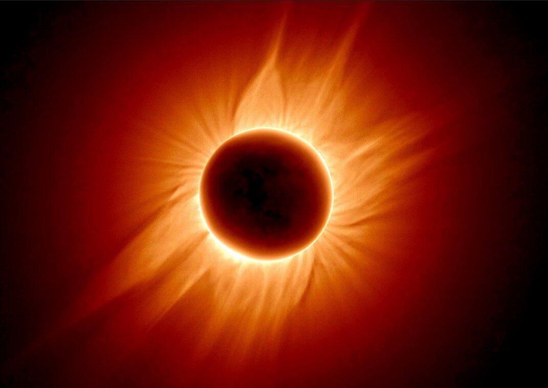 Солнечная корона. Полное солнечное затмение.
