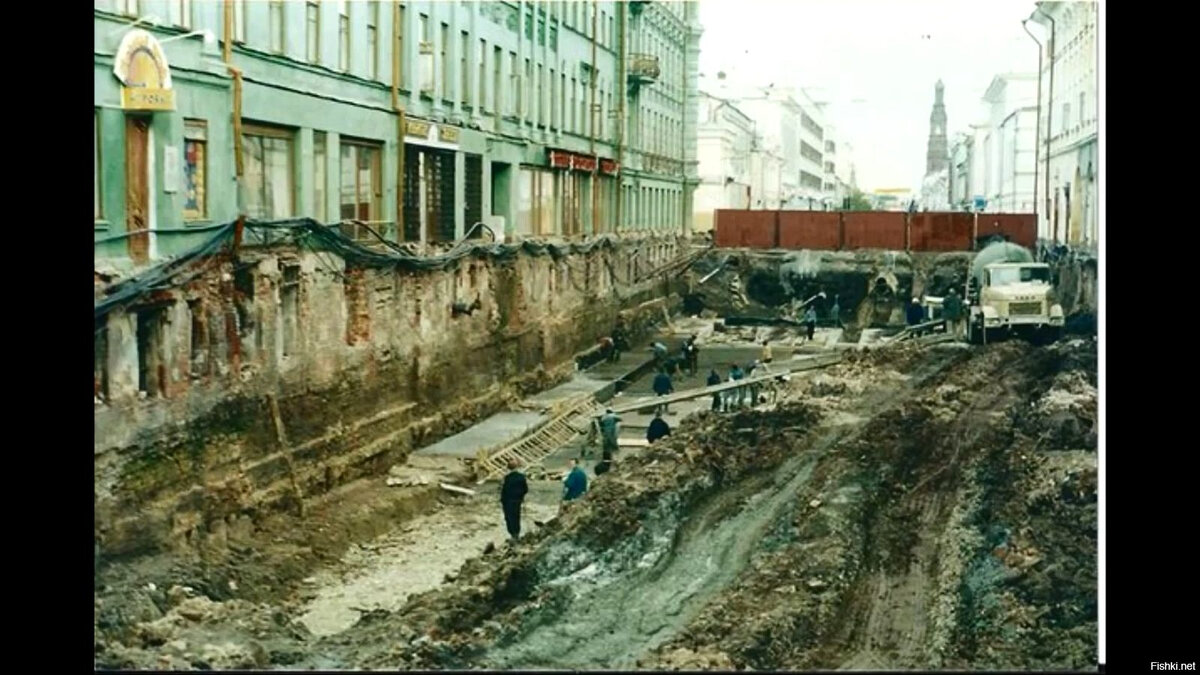 закопанные здания москвы