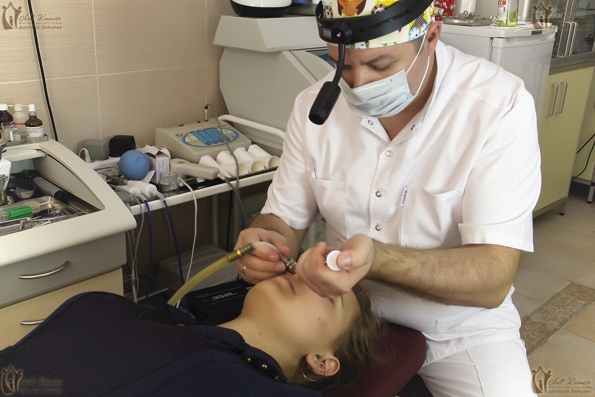 Кандидат медицинских наук Владимир Зайцев в своей клинике