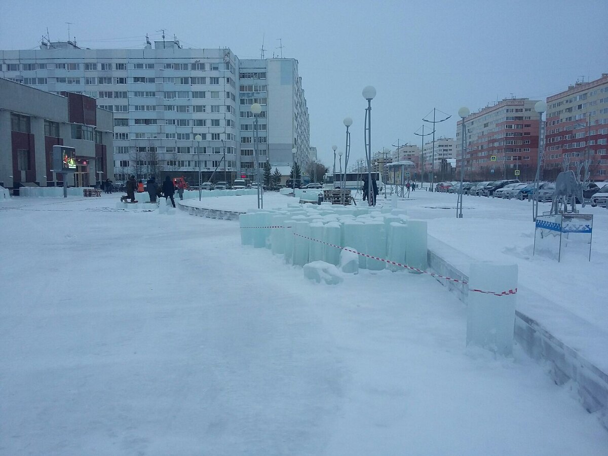 Ледовая 2. 202 Микрорайон Якутск Ледовый городок. Новый Уренгой Центральная площадь. Ледяной городок в новом Уренгое 2022. Новый Уренгой Ледовый городок.