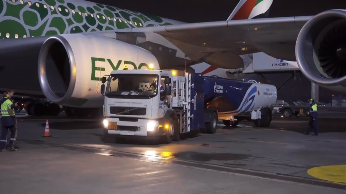 "Газпром-Аэро" сумела заправить прямо "В крыло" Airbus A380