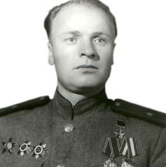    Звезда Героя СССР – особый символ отличия, который вручался за коллективные или личные заслуги перед Отечеством, а также за совершение подвига.