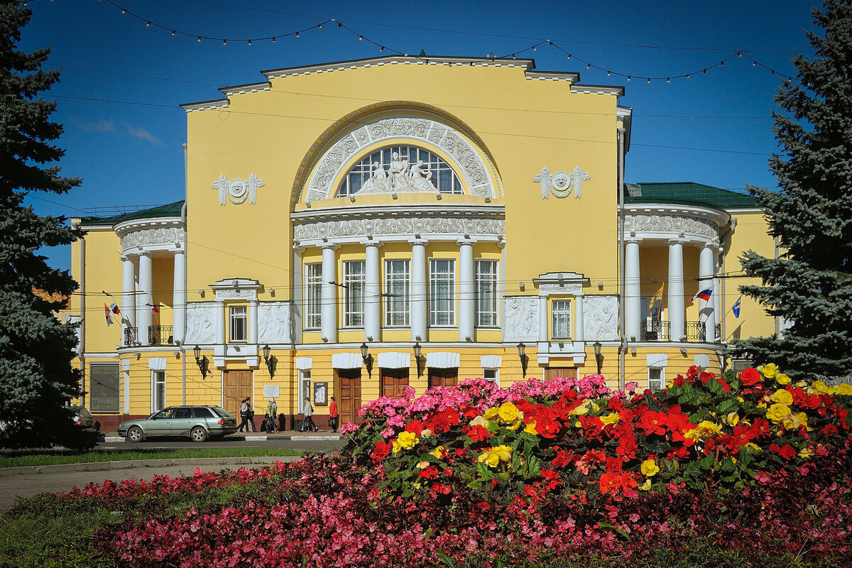 Фото первого театра