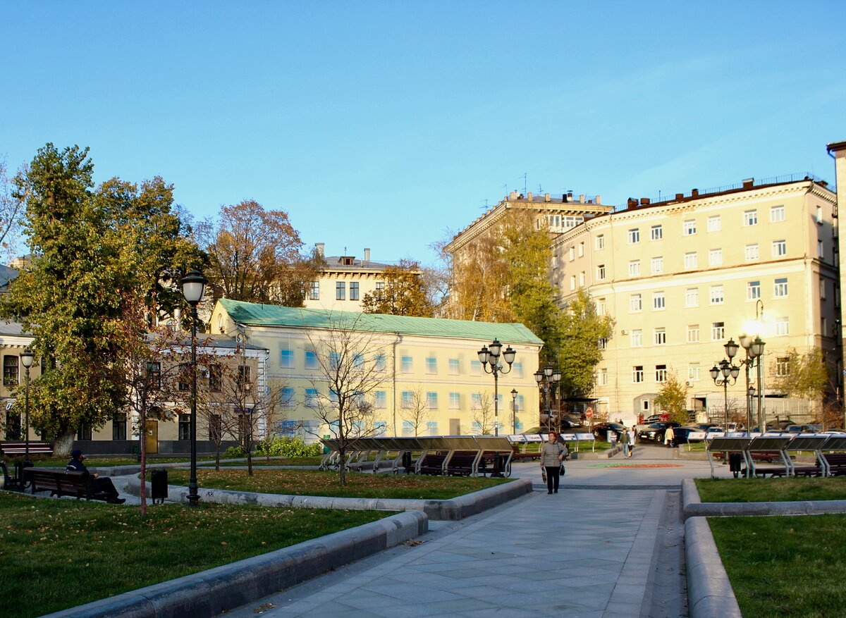 Московский несколько. Хитровская площадь в Москве. Хитровская площадь техникум. Хитровская площадь сейчас. Электромеханический колледж Хитровка.