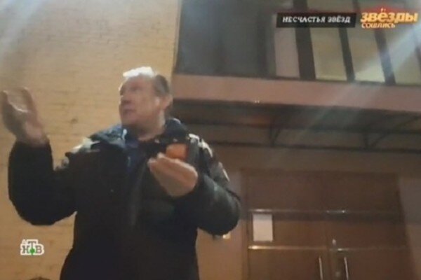 «Он  с Лидой им все оставил, по идее, эта квартира должна отойти мне. Почему  я должен делиться этой крохой, которая осталась?» — возмущается Алексей  Ермаков.Алексей Ермаков хочет остаться единственным наследником жилья отца // Фото: Кадр из программы