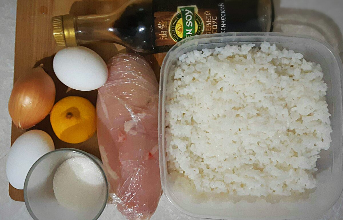  Напоминаю- количество ингредиентов можно корректировать под свой вкус( речь идет о количестве мясо и риса). Однако исключать их не стоит, иначе не получится добиться нужного результата.