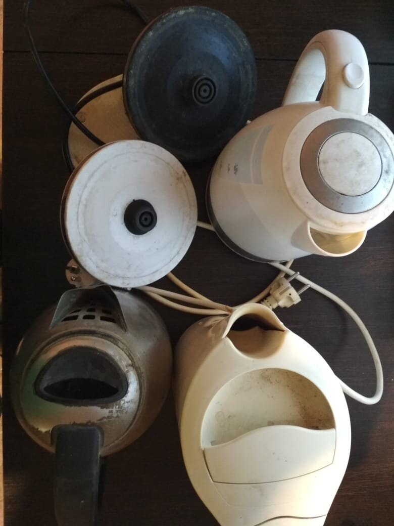 3 сломанных чайника 