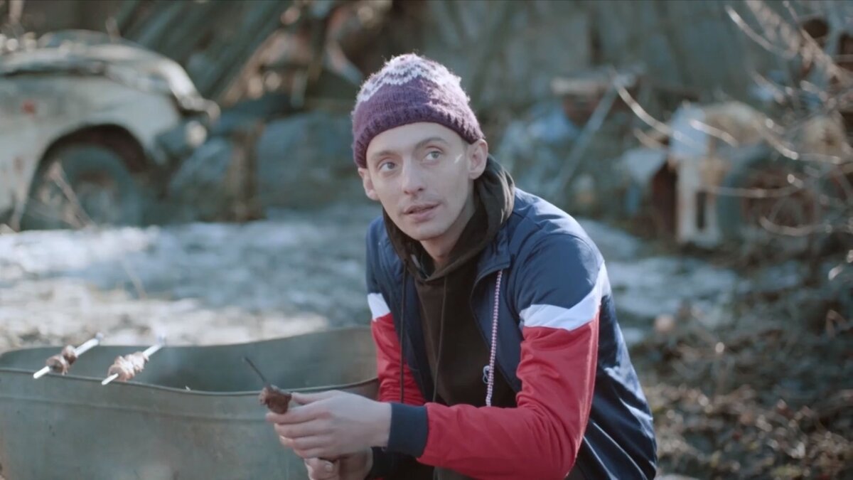 Кадр из фильма "Собачатина" 