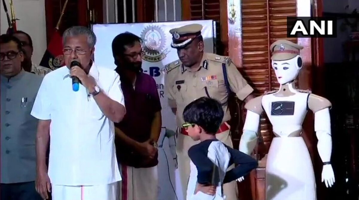 KP-Bot будет развернут для выполнения обязанностей в офисе штаба полиции. Он будет принимать посетителей и направлять их в разные места по мере необходимости.