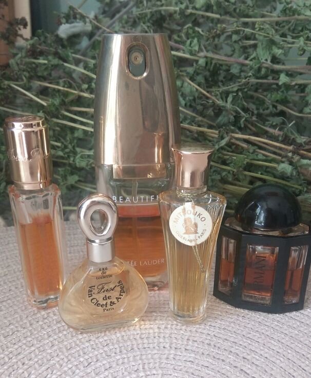 Dior Miss Dior, Van Cleef & Arpels First, Estee Lauder Beautiful, Guerlain Mitsouko, Giorgio Armani Armani