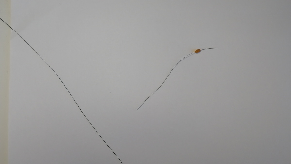 Берем другой кусок лески, либо делаем сразу на основную леску.