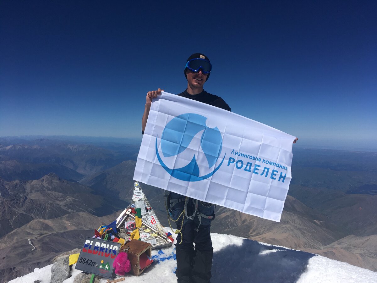 Эльбрус. 5642 метра. Самая высокая точка горы. 