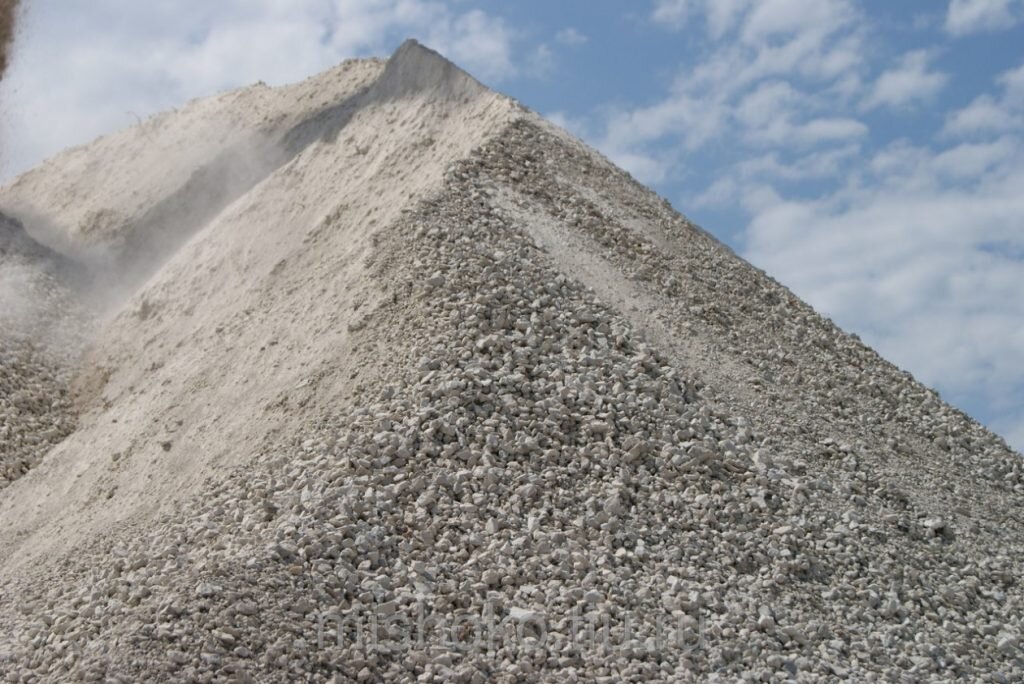 Отсев известкового щебня. Отсев известнякового щебня. Щебень известняковый 5-20. Отсев 5-20. Отсев 0-20.