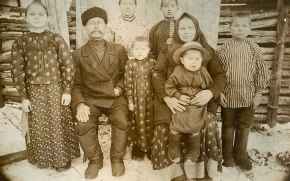Раскулачивание 1932год Алтай. Репрессированные семьи. Семьи раскулаченных. Раскулачивание кулацких семей. Жители деревни организовавшие