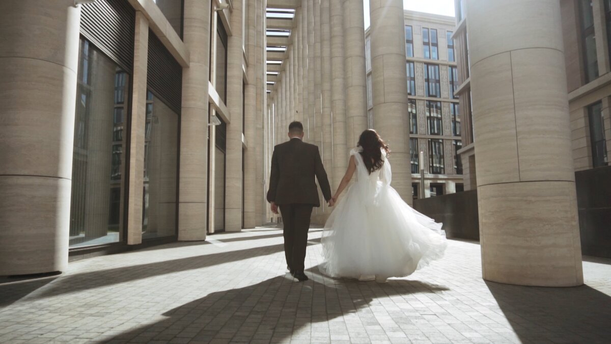 Невская ратуша  
Отличное место с красивыми колоннами и потрясающей архитектурой.  
Дегтярный пер., 11Б