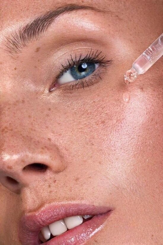 Начинайте использовать средства с небольшой концентрацией ретинола и всего несколько раз в неделю