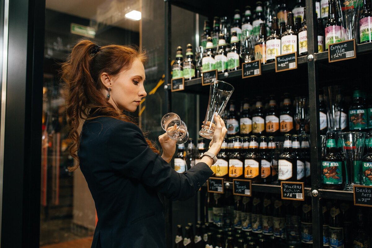 Пивной бизнес в России набирает популярность. Желая начать свое дело с минимумом вложений, многие останавливают выбор именно на магазине разливного пива или пивбаре.