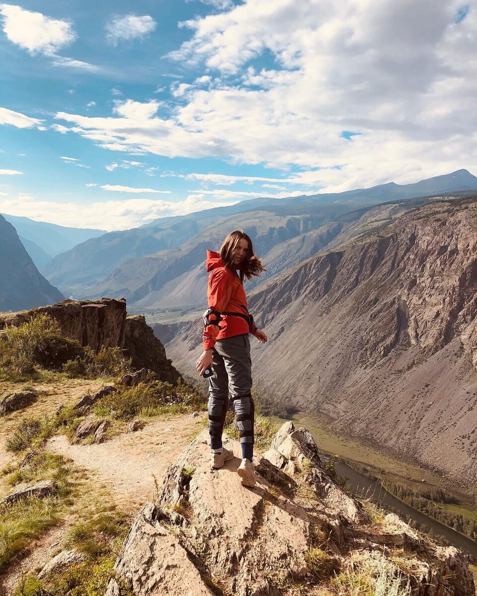Ставьте палец вверх, других пальцев не имеем 