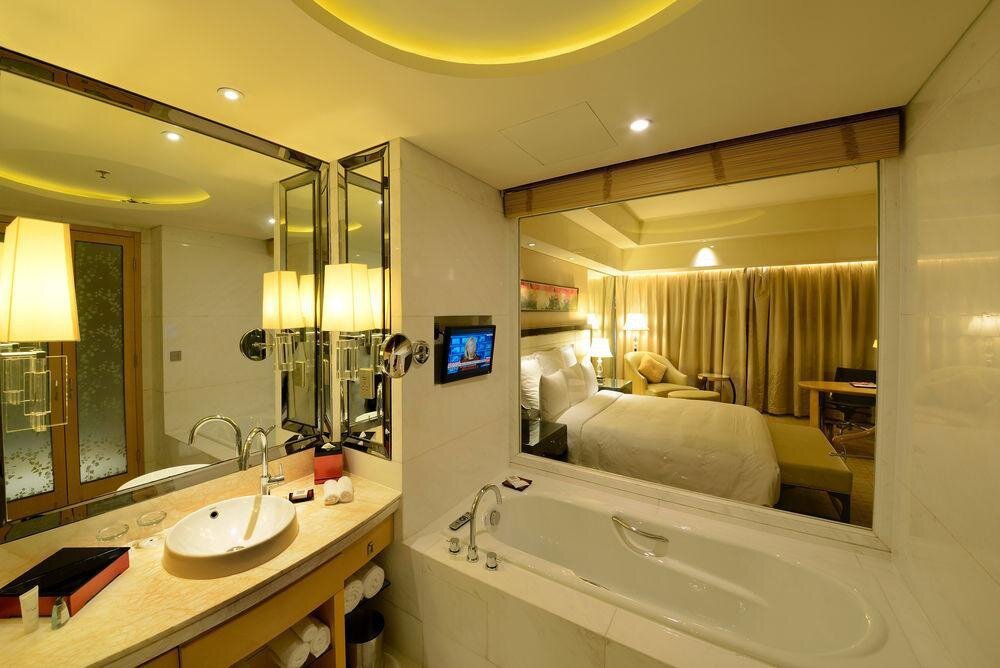 фото из yandex.картинок, фото из личного архива с голым торсом своего супруга считаю выставлять на всеобщее обозрение не этично!