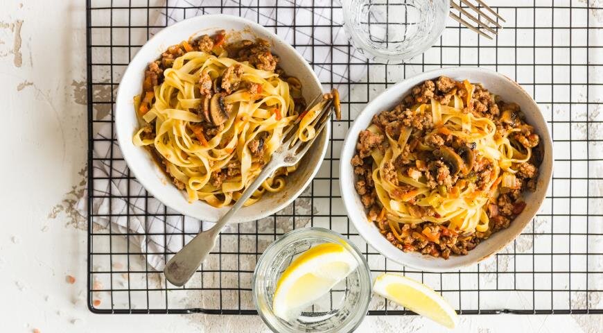 Тальятелле с соусом болоньезе, больше на gastronom.ru