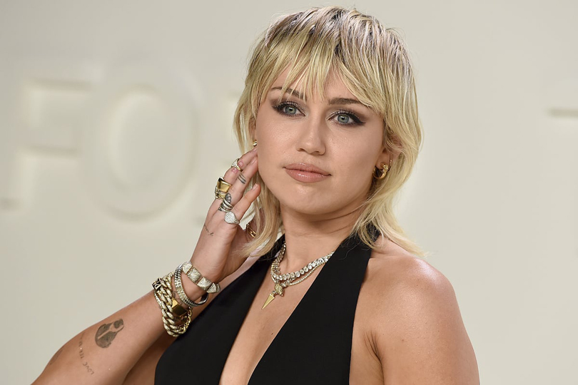 Майли Сайрус с прической Wolf Cut