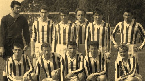 В составе ростовского СКА (Юрий Шикунов-третий слева в верхнем ряду).