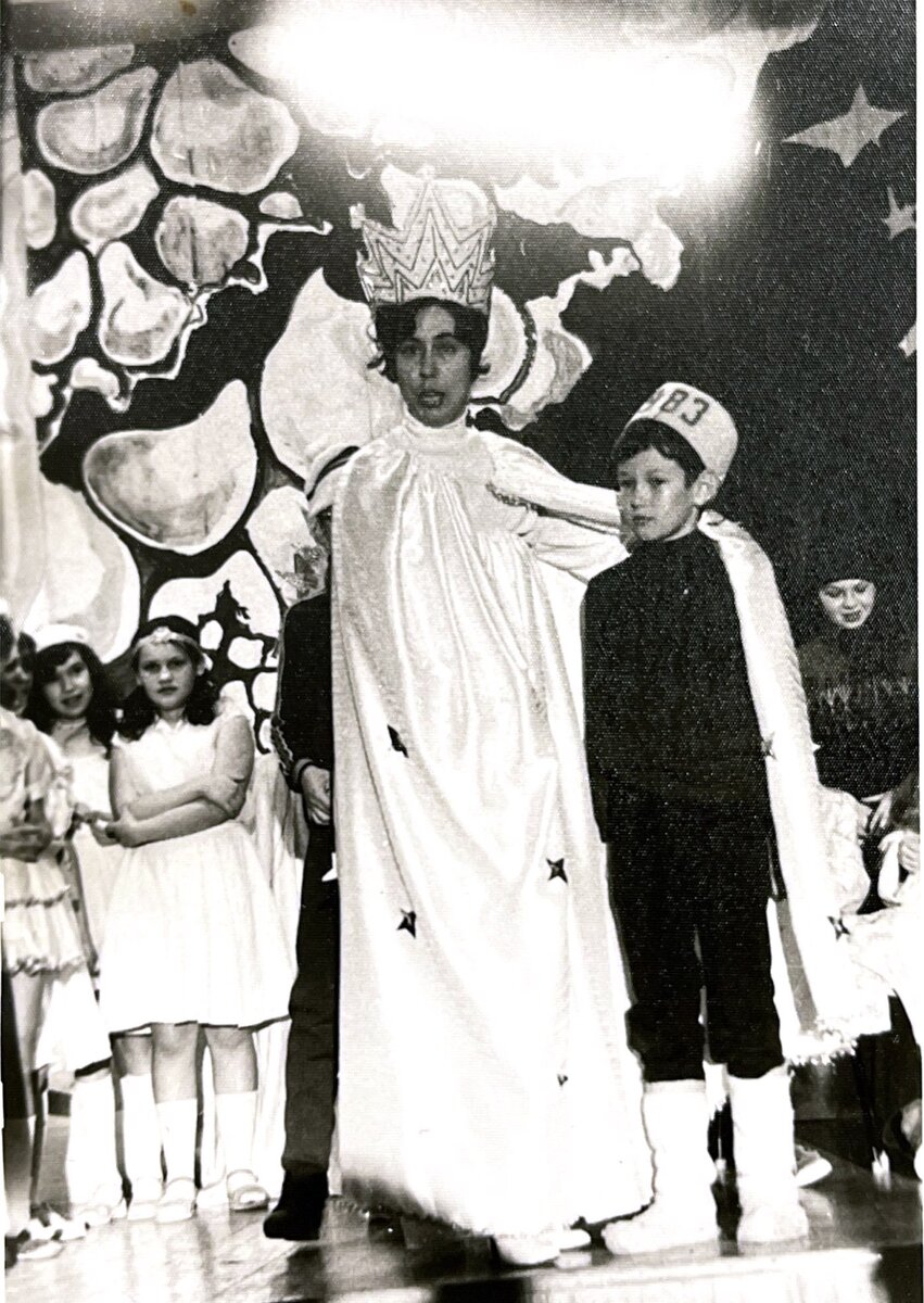 НАША "САМОДЕЛЬНАЯ"  СКАЗКА! ВСТРЕЧАЕМ  1983  ГОД  НА ШКОЛЬНОЙ СЦЕНЕ.