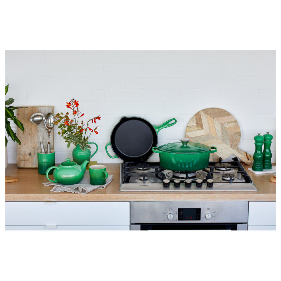 Le Creuset в цвете зеленый бамбук
