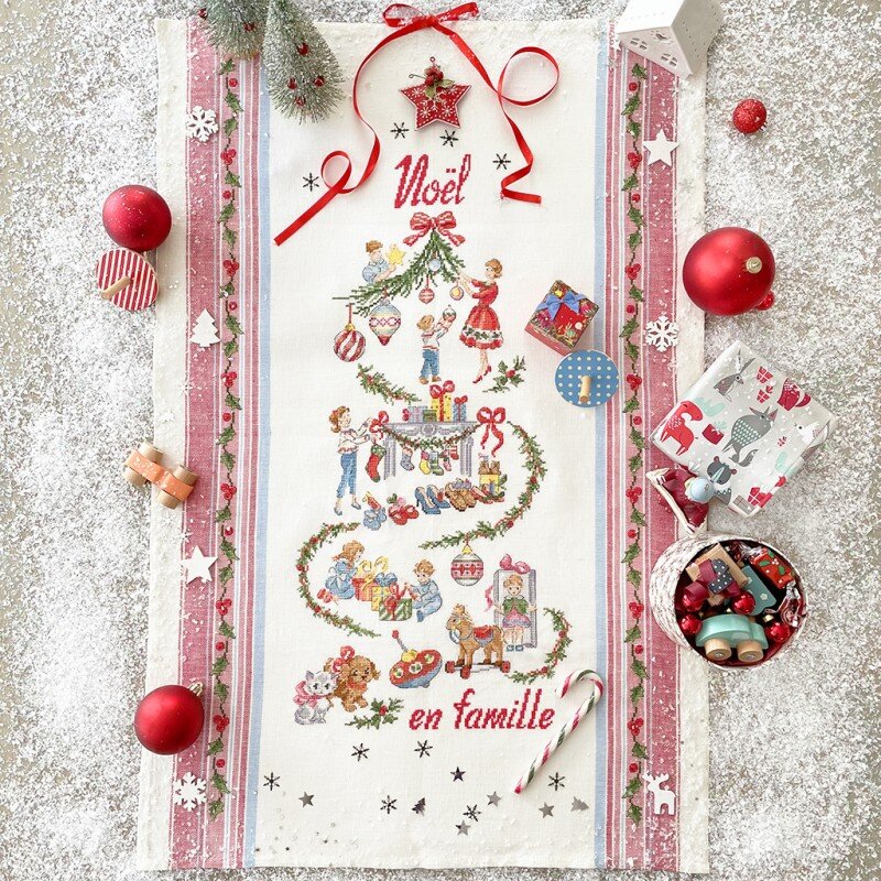 Парижские вышивальщицы - полотенце Noel en famille / Семейное Рождество