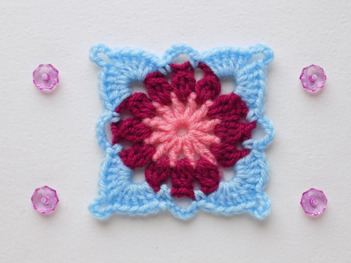 Ажурный квадрат связанный крючком