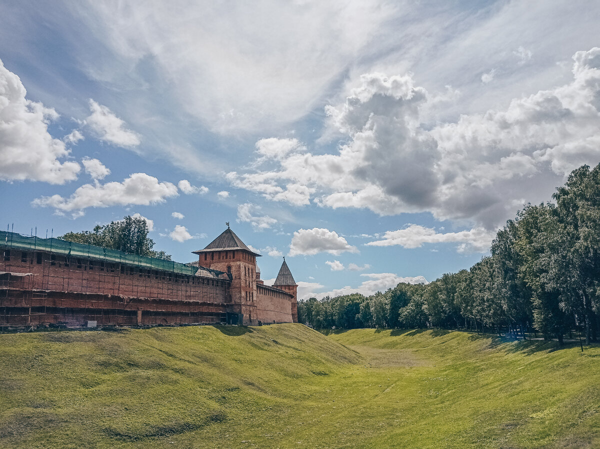 Замок в лесу Пушкинские горы