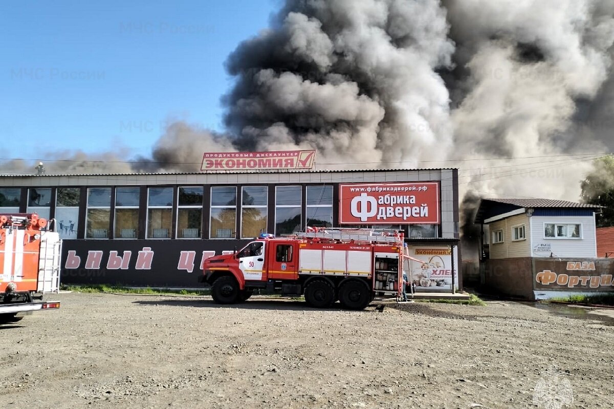 Крупный пожар произошел в супермаркете в Иркутской области | Радио КП | Дзен