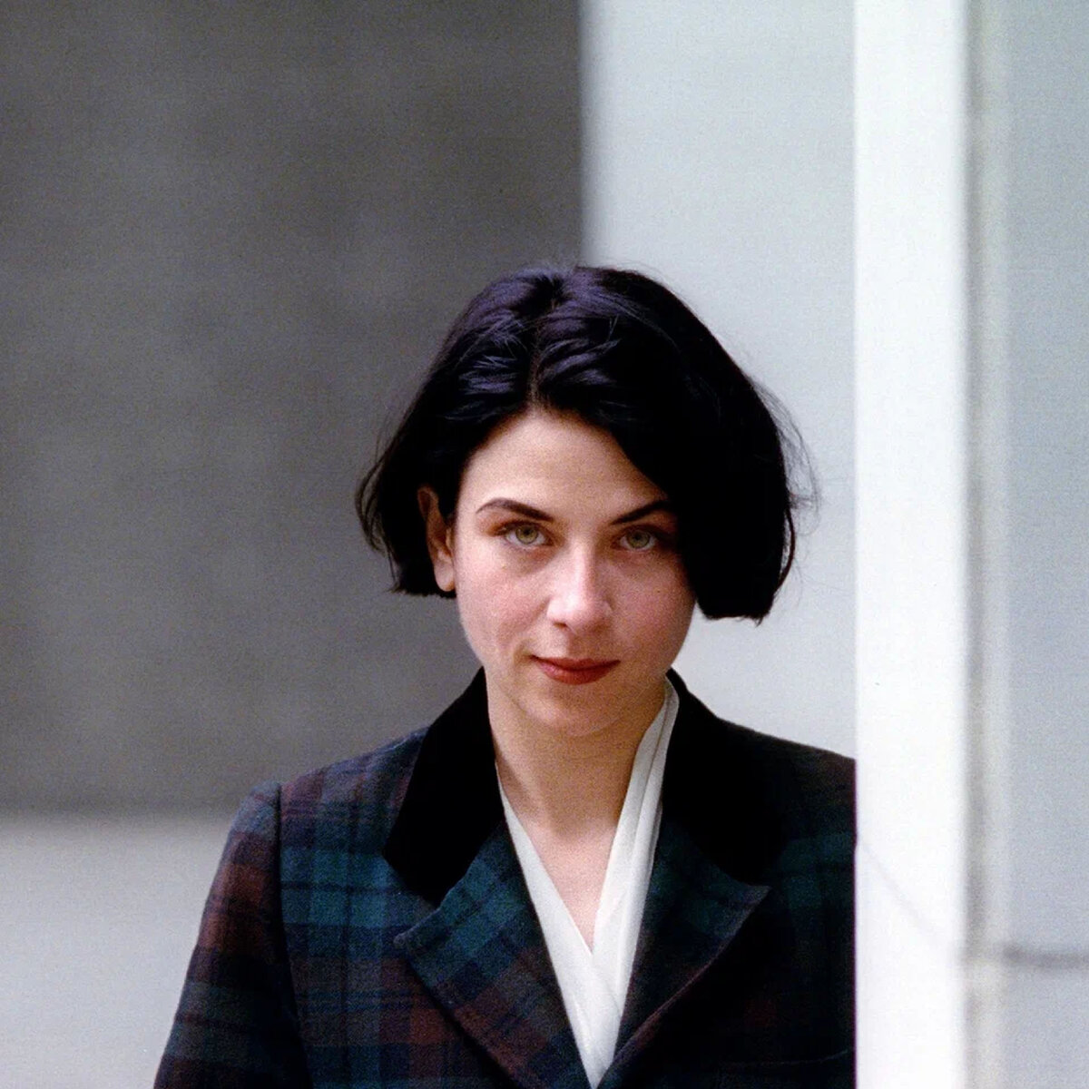 Донна Тартт. В книге мне понравились слова о красоте: "Красота редко несет покой и утешение. Напротив. Подлинная красота всегда тревожит".