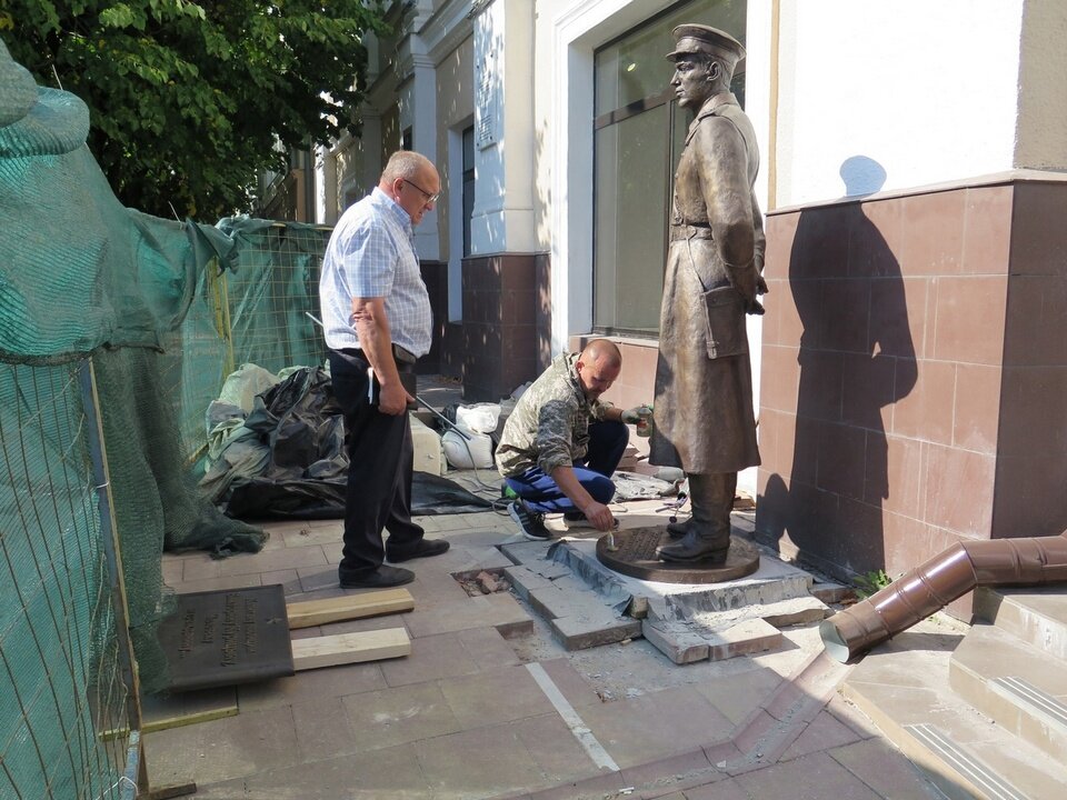 На создание памятника полицейским в Твери скульптора вдохновила работа участковы